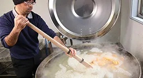 ごと芋がまんべんなく煮える